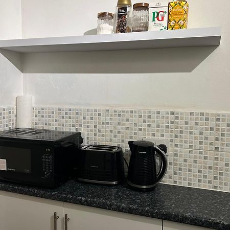 One Bedroom Flat In Chiswick W4 London Eksteriør billede