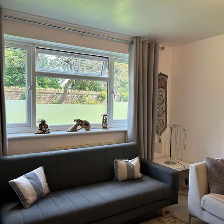One Bedroom Flat In Chiswick W4 London Eksteriør billede