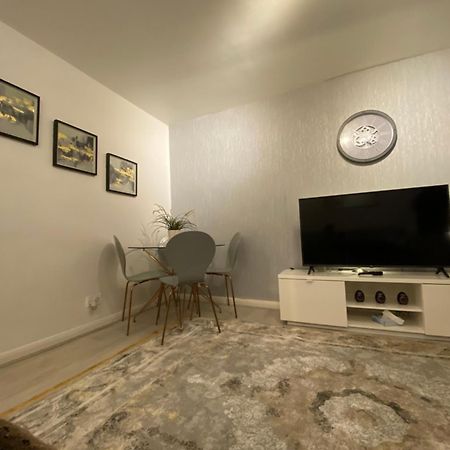 One Bedroom Flat In Chiswick W4 London Eksteriør billede