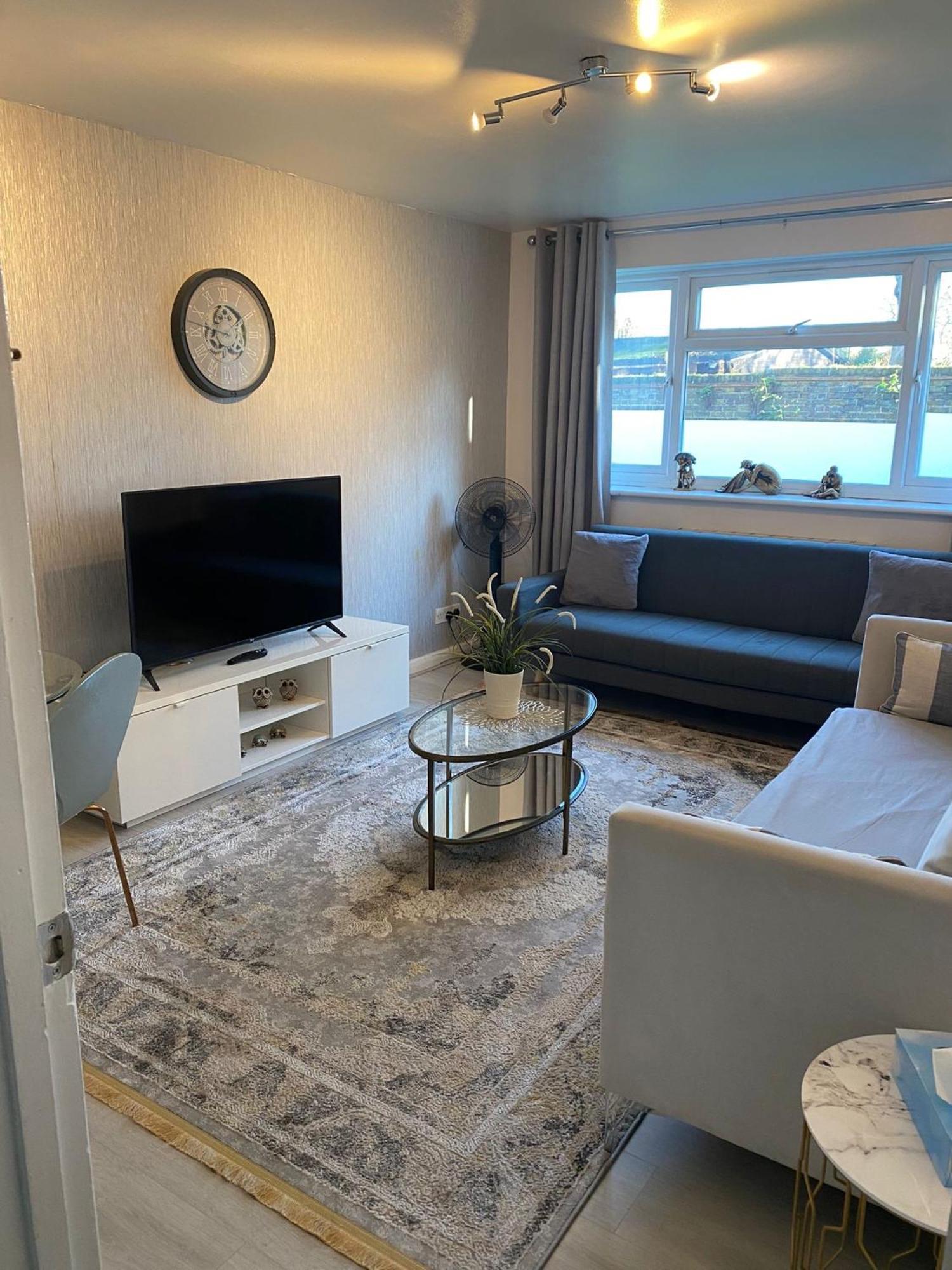 One Bedroom Flat In Chiswick W4 London Eksteriør billede