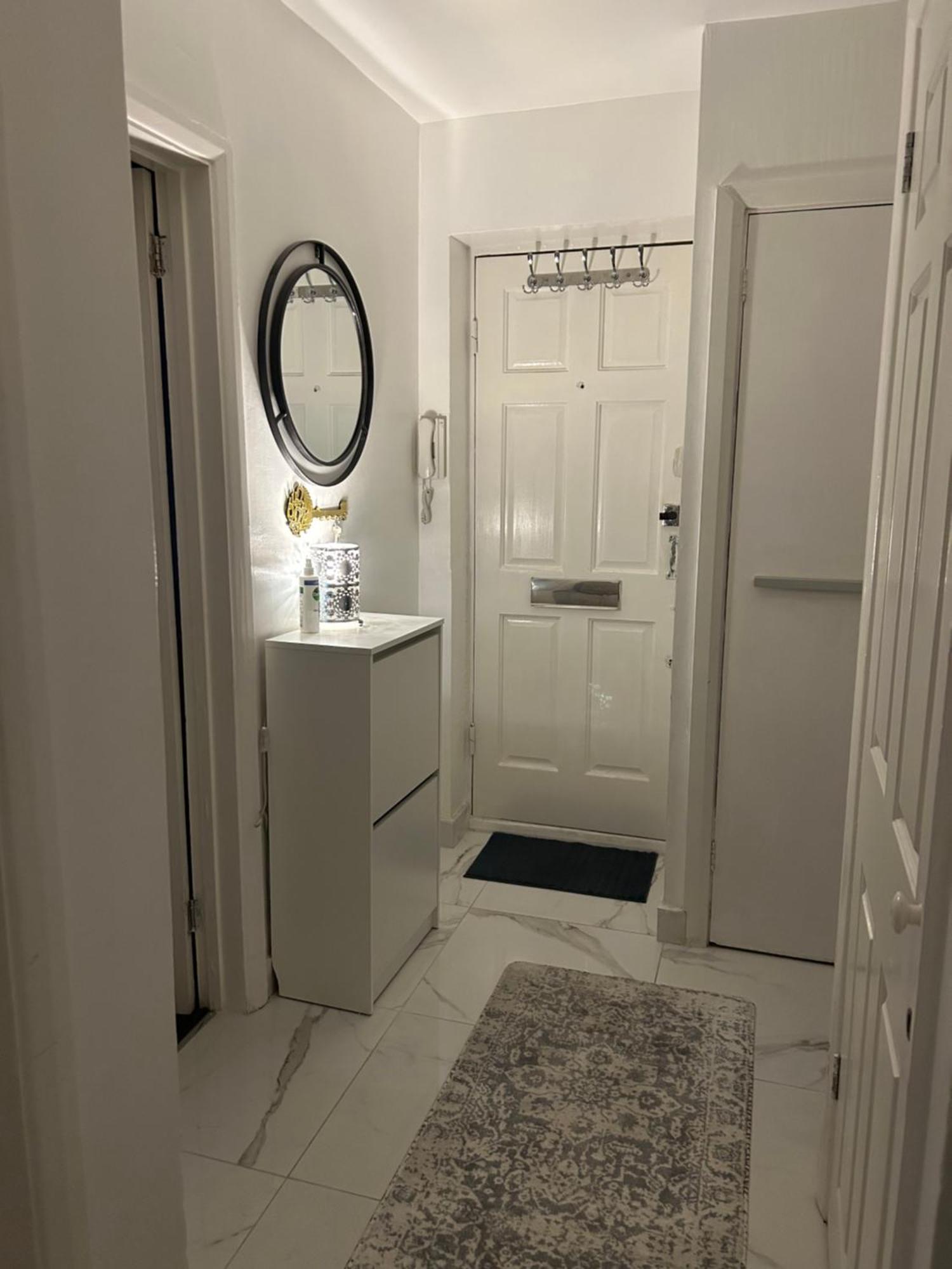 One Bedroom Flat In Chiswick W4 London Eksteriør billede