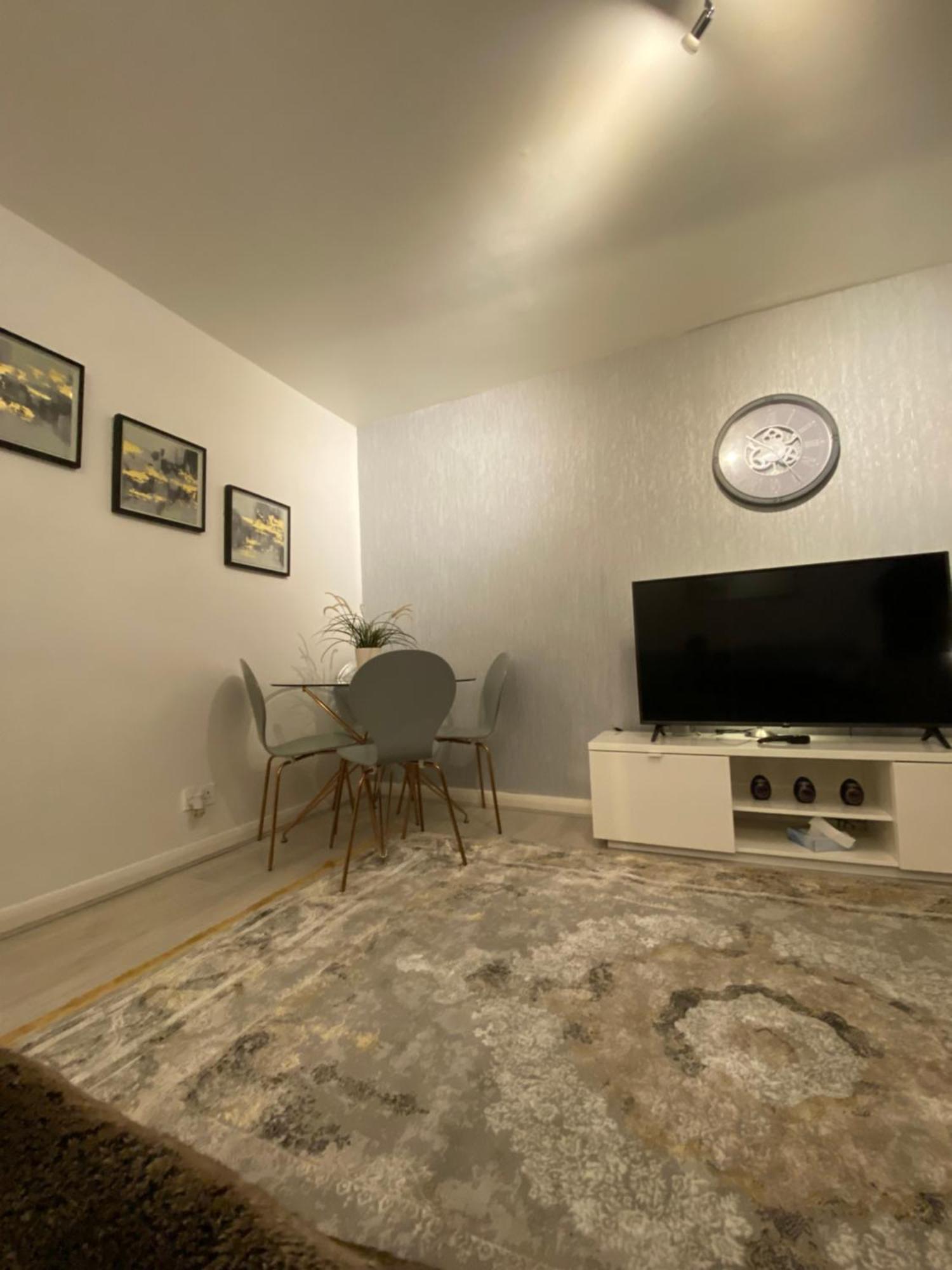 One Bedroom Flat In Chiswick W4 London Eksteriør billede