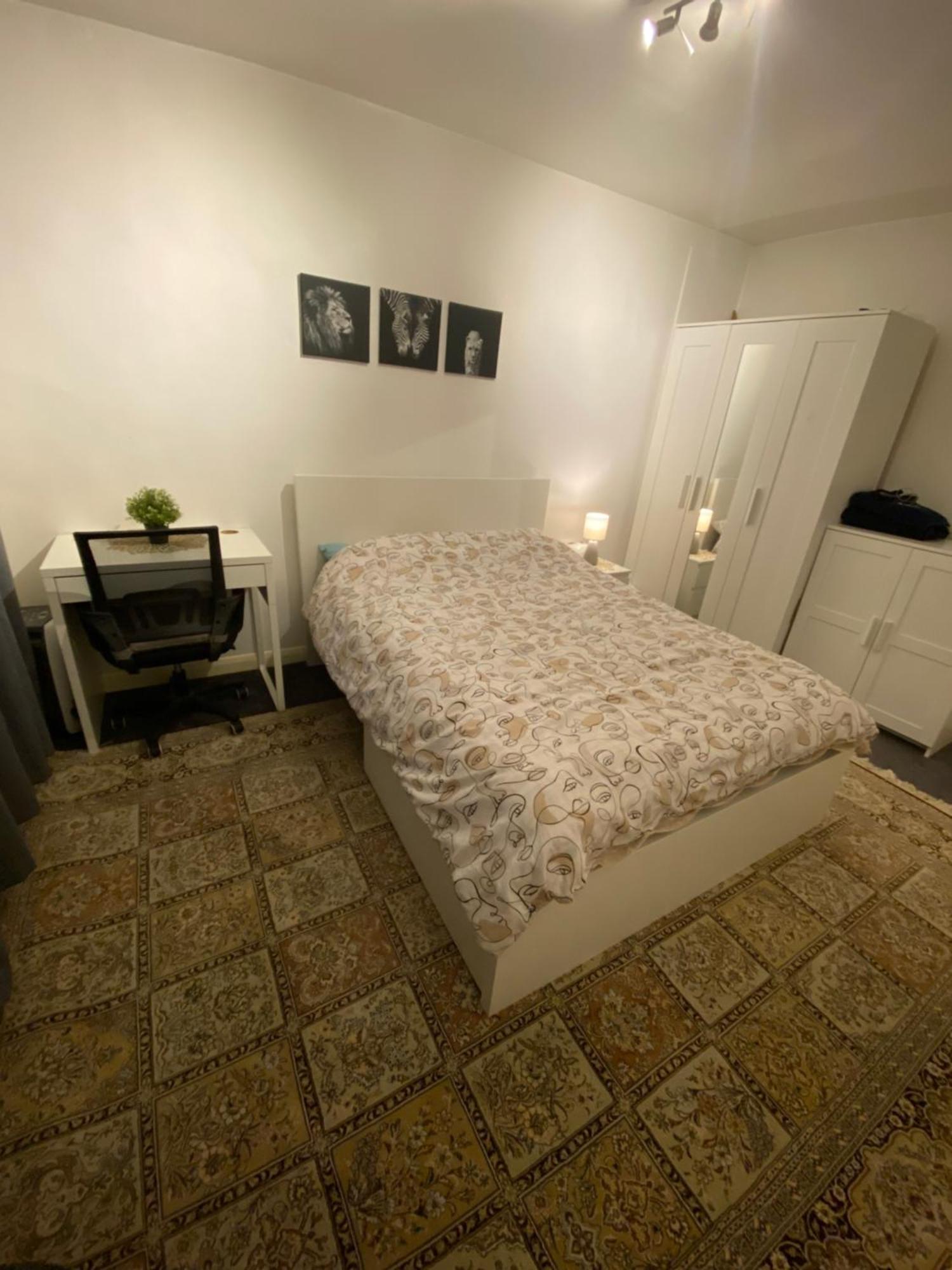One Bedroom Flat In Chiswick W4 London Eksteriør billede