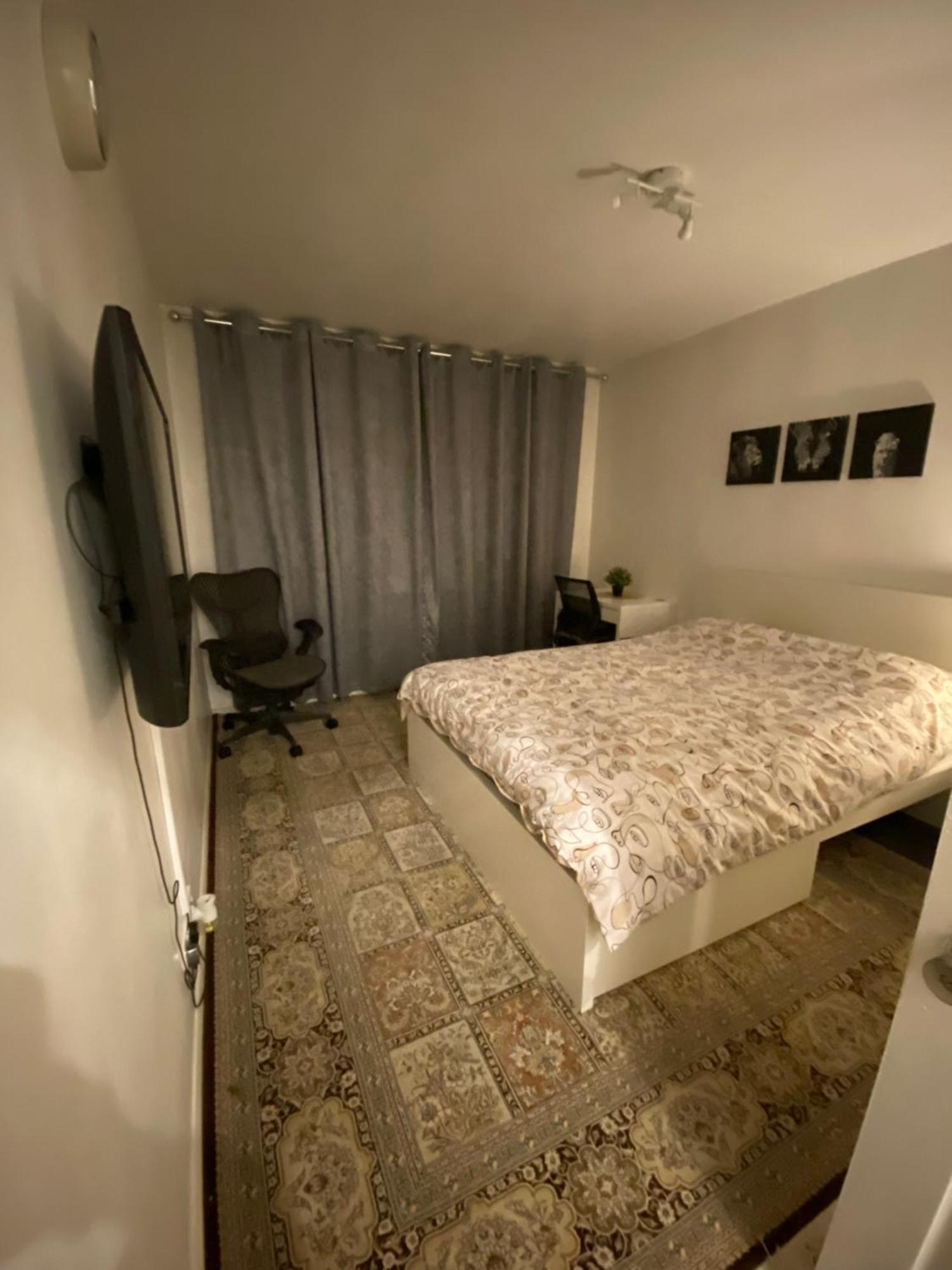 One Bedroom Flat In Chiswick W4 London Eksteriør billede
